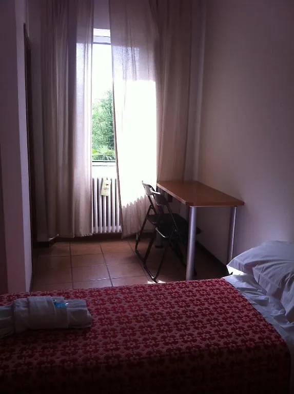 Hotel Pontenuovo Di Macyszyn Fabio Merone 2*,